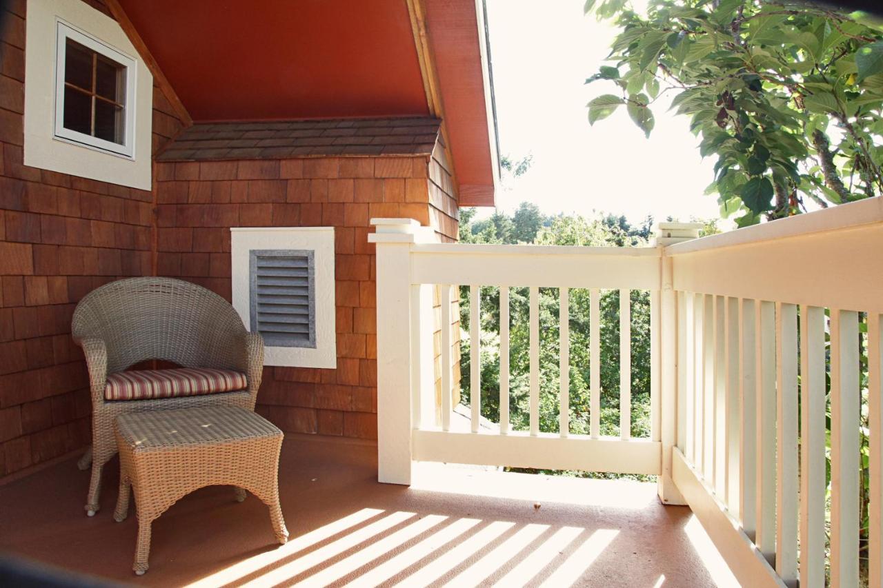 Saratoga Inn Лангли Екстериор снимка