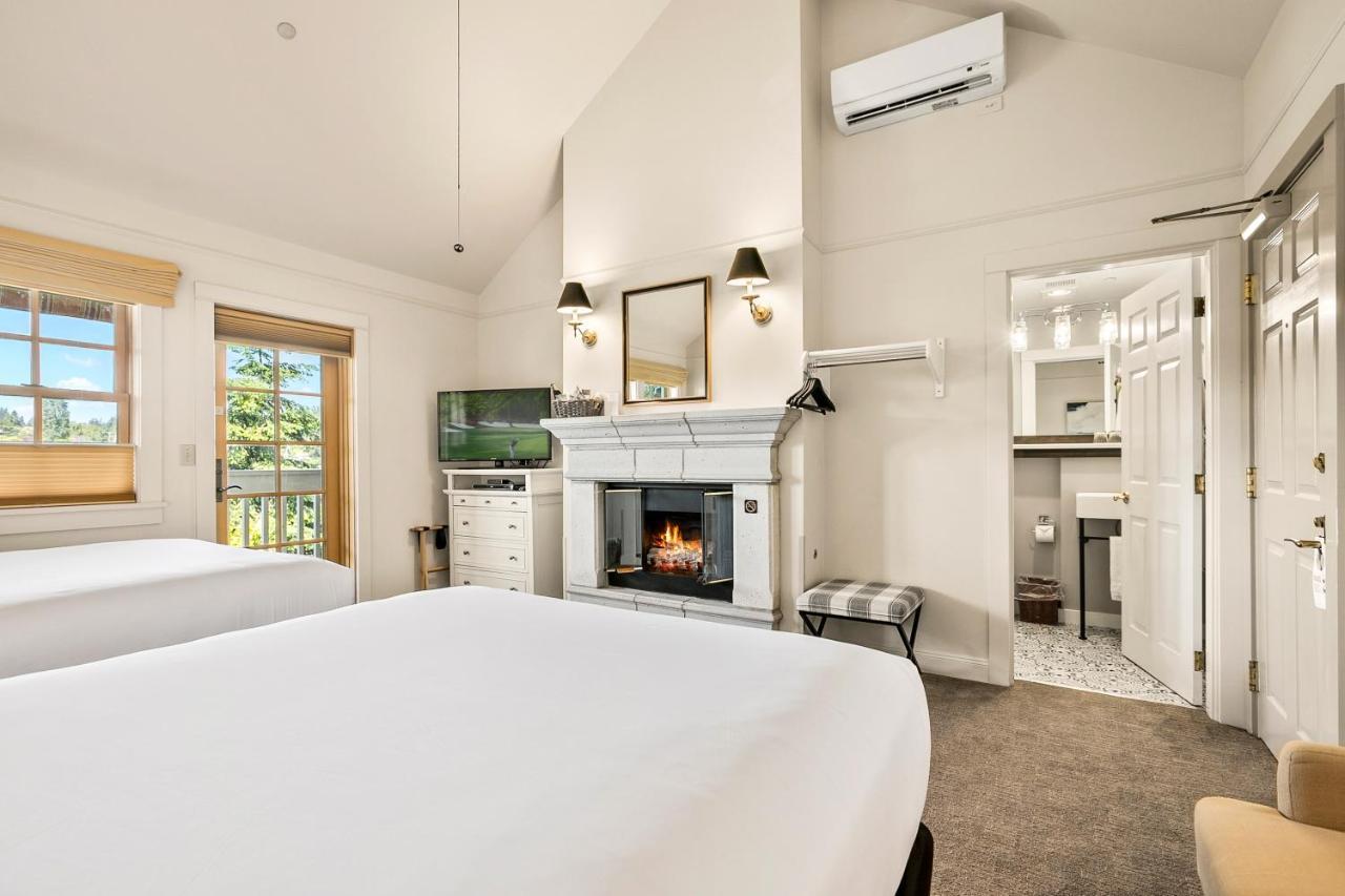 Saratoga Inn Лангли Екстериор снимка
