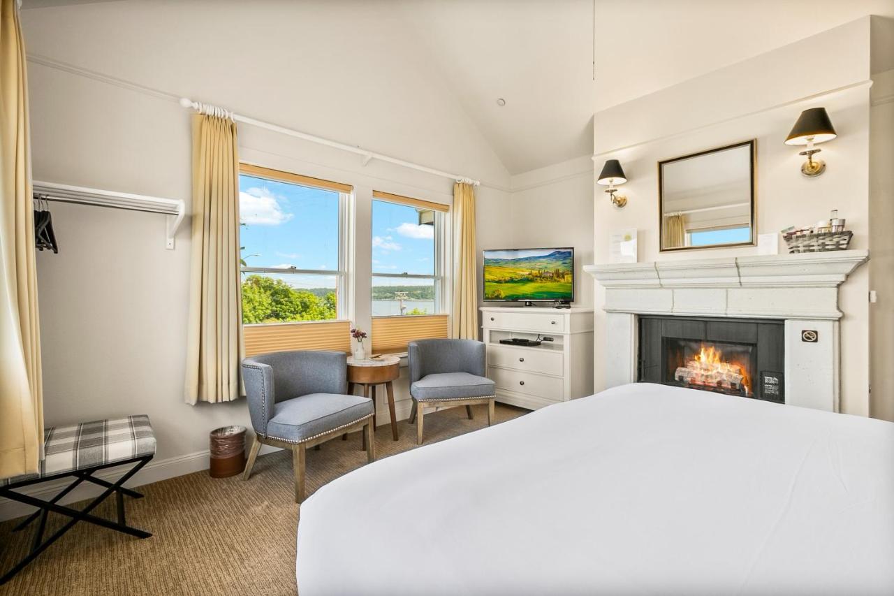 Saratoga Inn Лангли Екстериор снимка