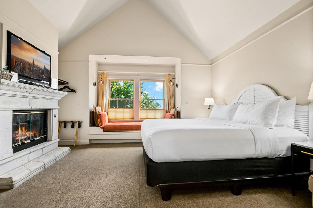 Saratoga Inn Лангли Екстериор снимка