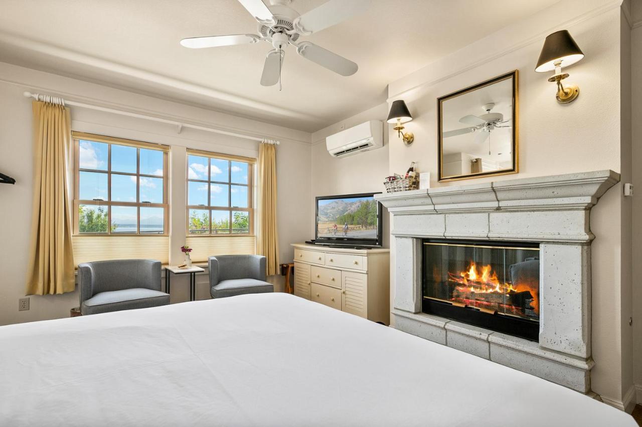 Saratoga Inn Лангли Екстериор снимка