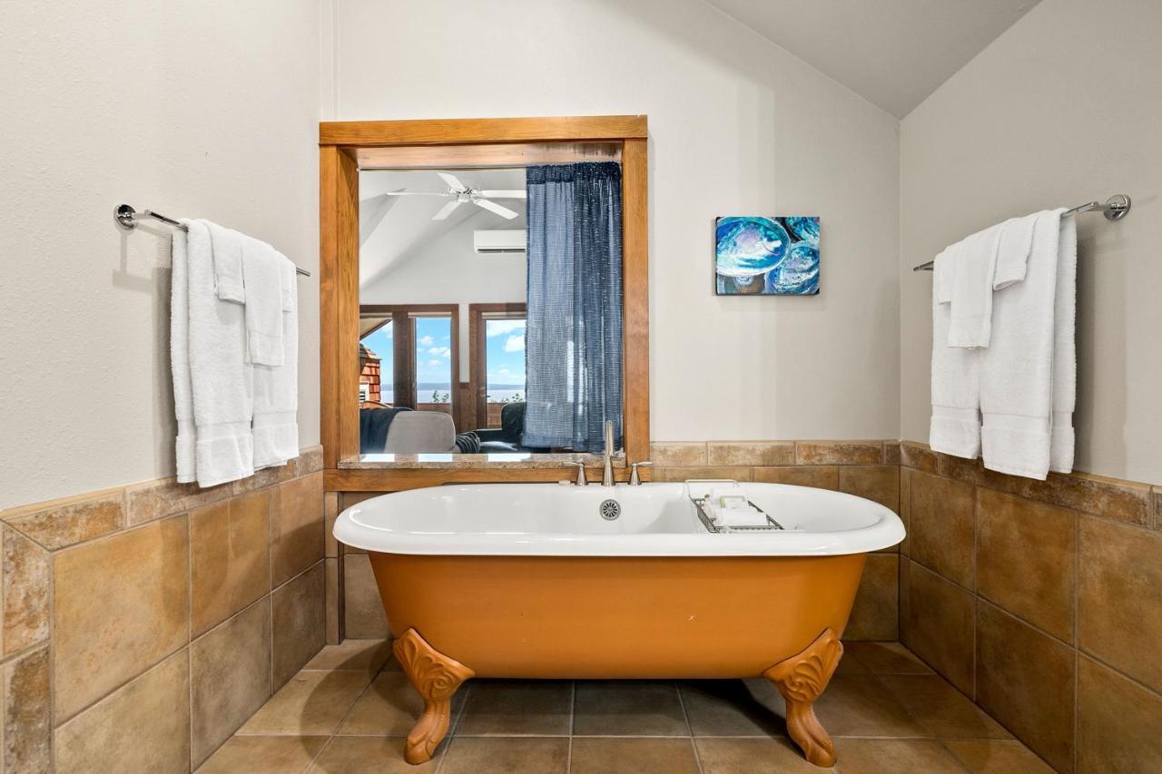 Saratoga Inn Лангли Екстериор снимка