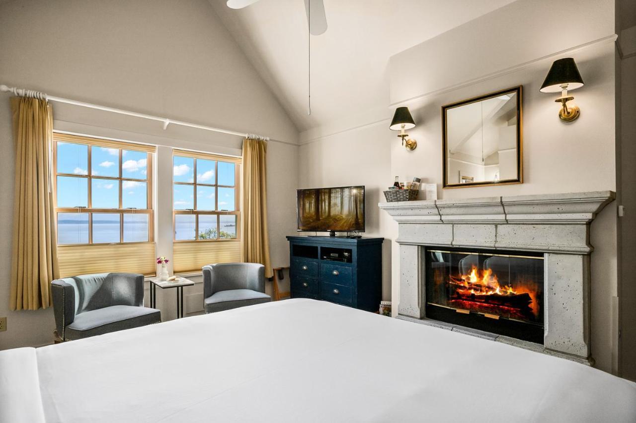 Saratoga Inn Лангли Екстериор снимка