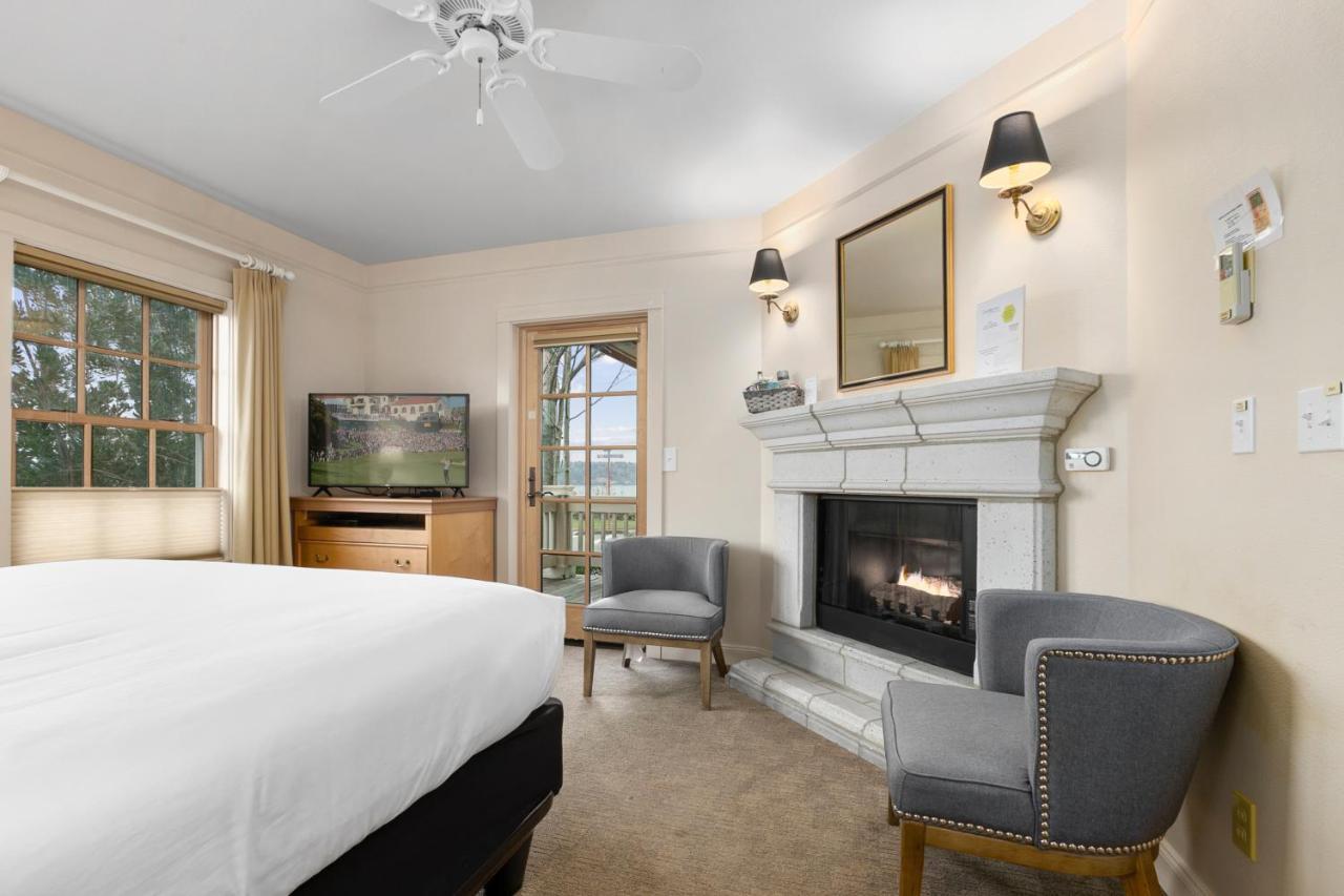 Saratoga Inn Лангли Екстериор снимка